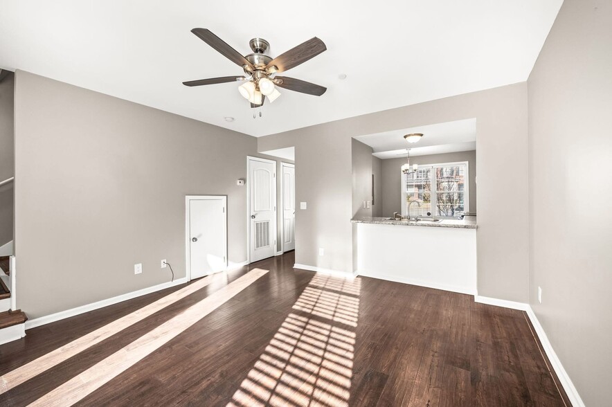 Building Photo - 7213 Rosemary Ct