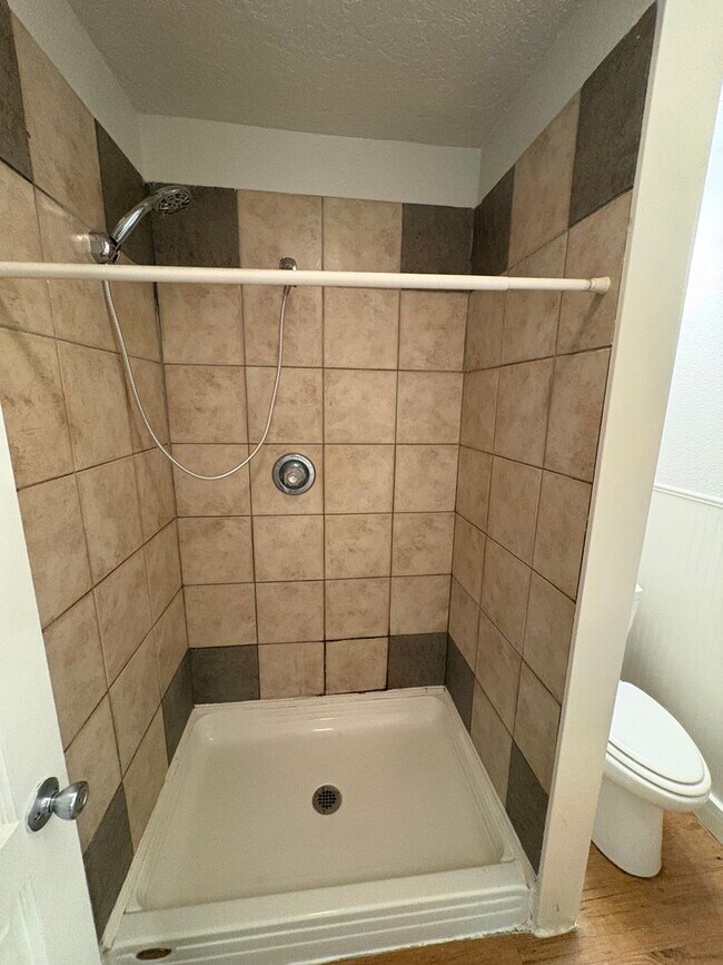 Building Photo - Private Suites in a Beautiful Shared Home Near UNC & Coffee Shops