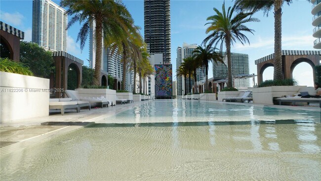 Building Photo - 801 S Miami Ave