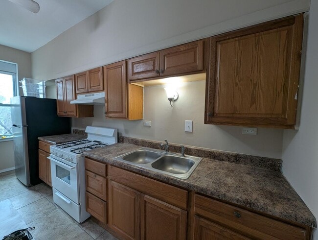 Building Photo - 3517 Giles Ave