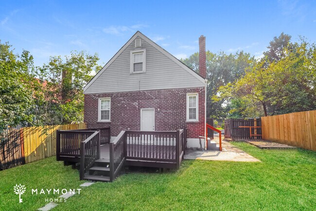 Building Photo - Charming 3 Bedroom Home