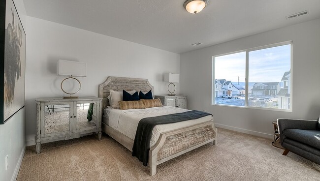 Small Private Bedroom - 571 W 1520 S