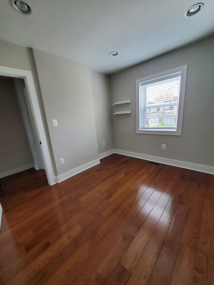 Building Photo - 328 36th St NE
