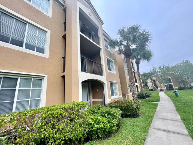 Building Photo - 8010 N Nob Hill Rd