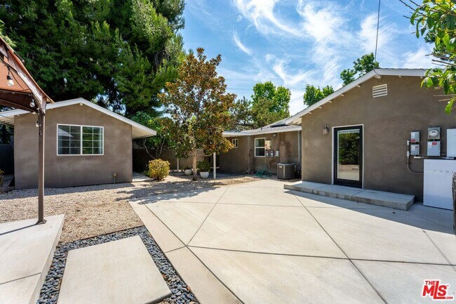 Building Photo - 4415 Woodland Ave