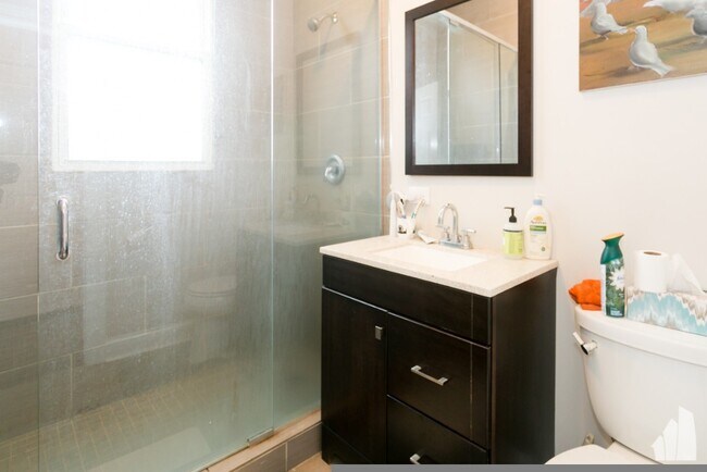 Building Photo - 2506 W Argyle St