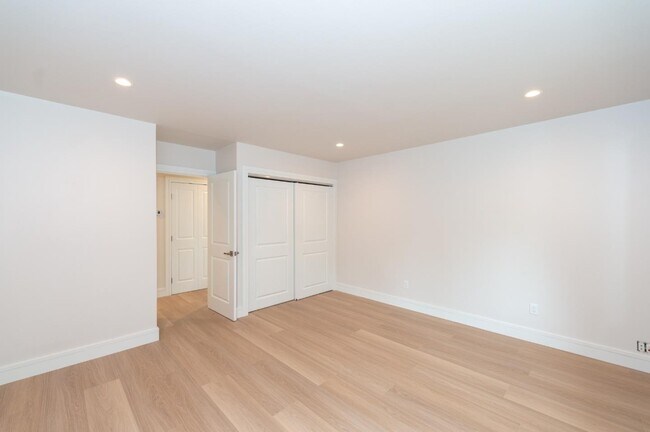 Building Photo - 9 Odell Pl