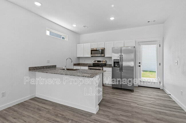 Building Photo - 881 Ventnor Ave