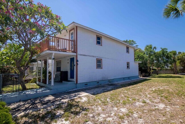 Building Photo - 915 3rd St