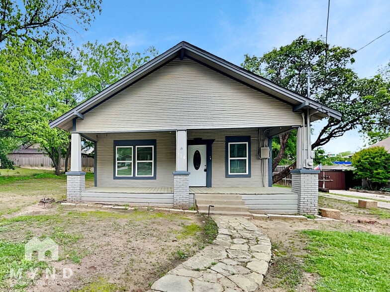 Primary Photo - 114 S Lamar St