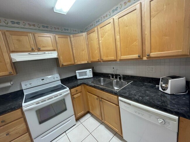 Building Photo - 829 Timberview Dr