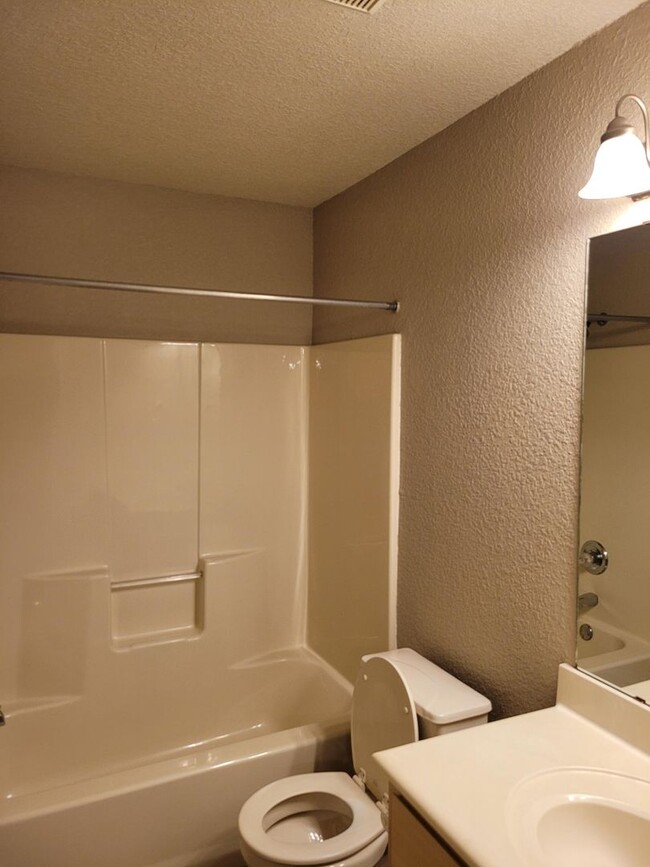Building Photo - 2805 Alma Dr
