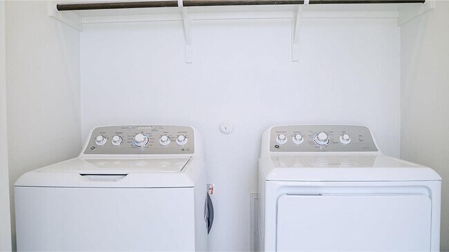 Building Photo - 2400 Willkomen Wy