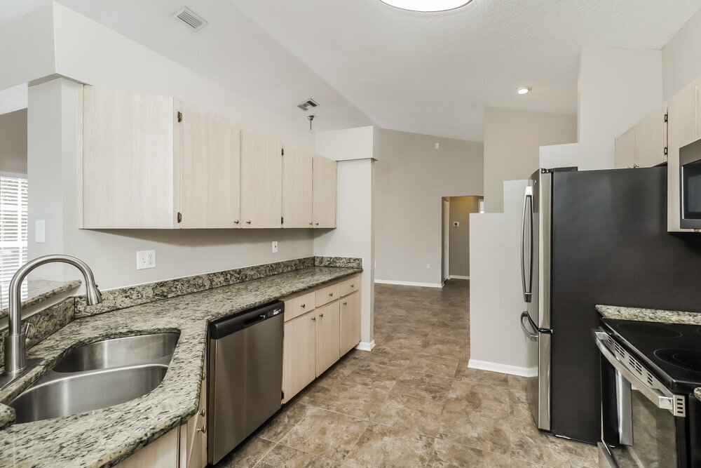Building Photo - 10244 Rainbow Oaks Dr