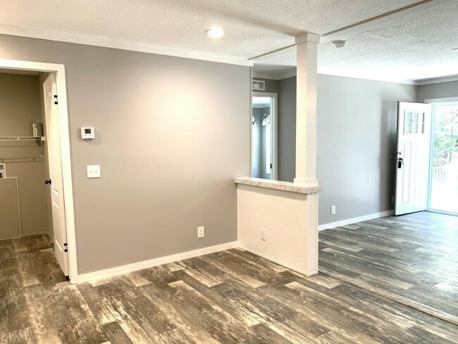 Building Photo - 185 Millwood Rd