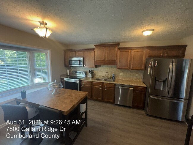 Building Photo - 7800 Gallant Ridge Dr