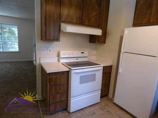 Building Photo - Condo in South Natomas, 2 Bed 2 Bath 840 sqft