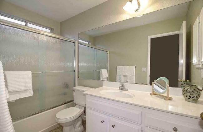 Building Photo - South Davis Charming Home