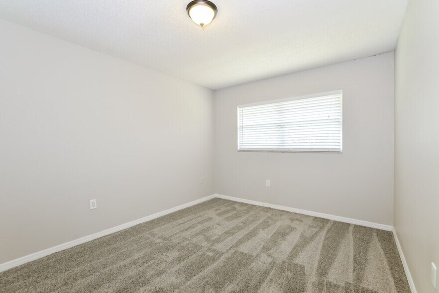 Building Photo - 8564 Cedar Cove Dr