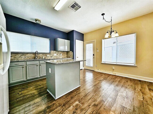 Building Photo - 6106 Spruce Bough Ct