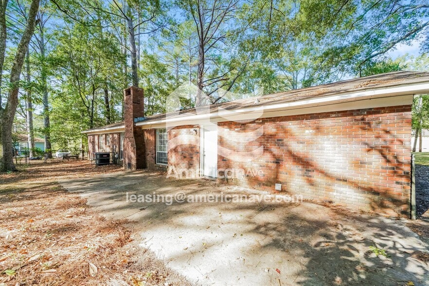 Building Photo - 3180 Benson Dr