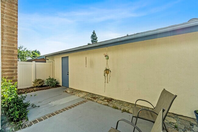 Building Photo - 616 Kumquat Way
