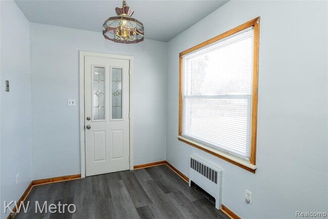 Building Photo - 32348 Linderman Ave