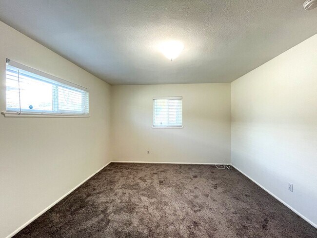 Building Photo - 3 bed, 2 bath in Ontario, CA!