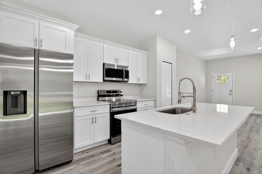 Building Photo - 7938 N Maltese Dr