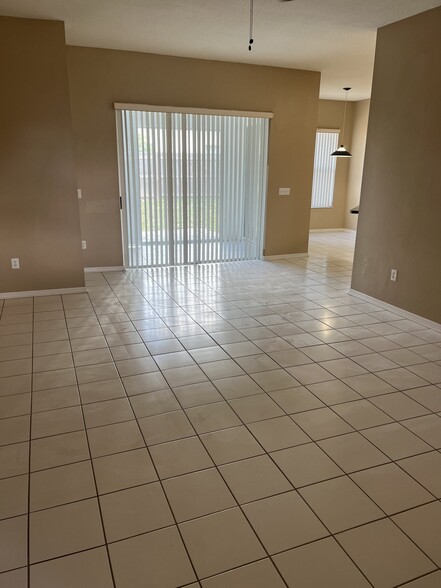 Building Photo - 14925 Redcliff Dr