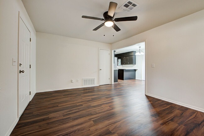 Building Photo - 1333 E Brooks St