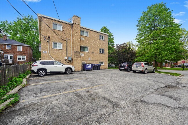 Building Photo - 200 S Blvd-1C