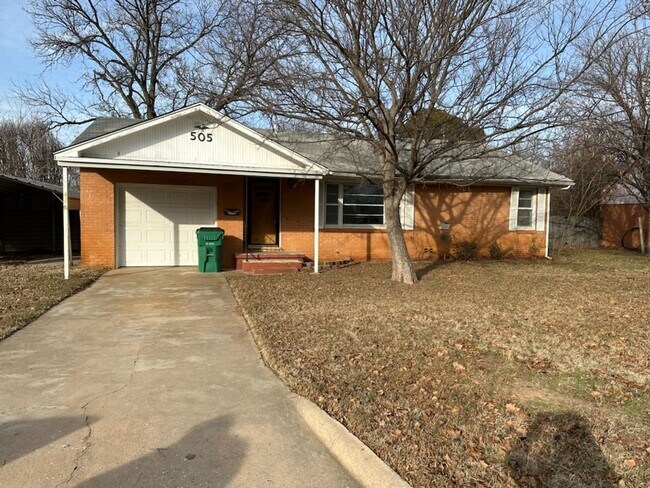 Building Photo - 2 bed 1 1/2 bath