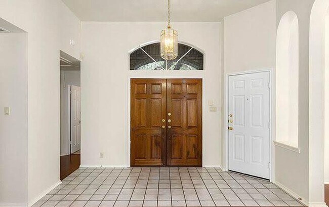 Building Photo - One Story With Open Floor Plan and Beautif...