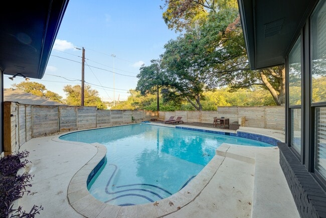 Primary Photo - 9667 Timberleaf Dr