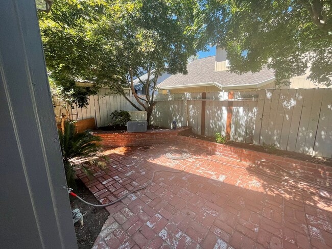Building Photo - 3 Bedroom 3 Bath Home in West Natomas