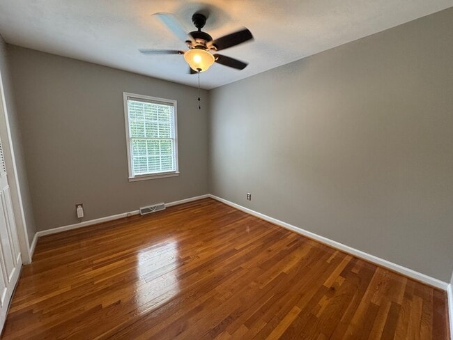 Building Photo - Beautiful 4/3 House with Bonus Room in Wes...
