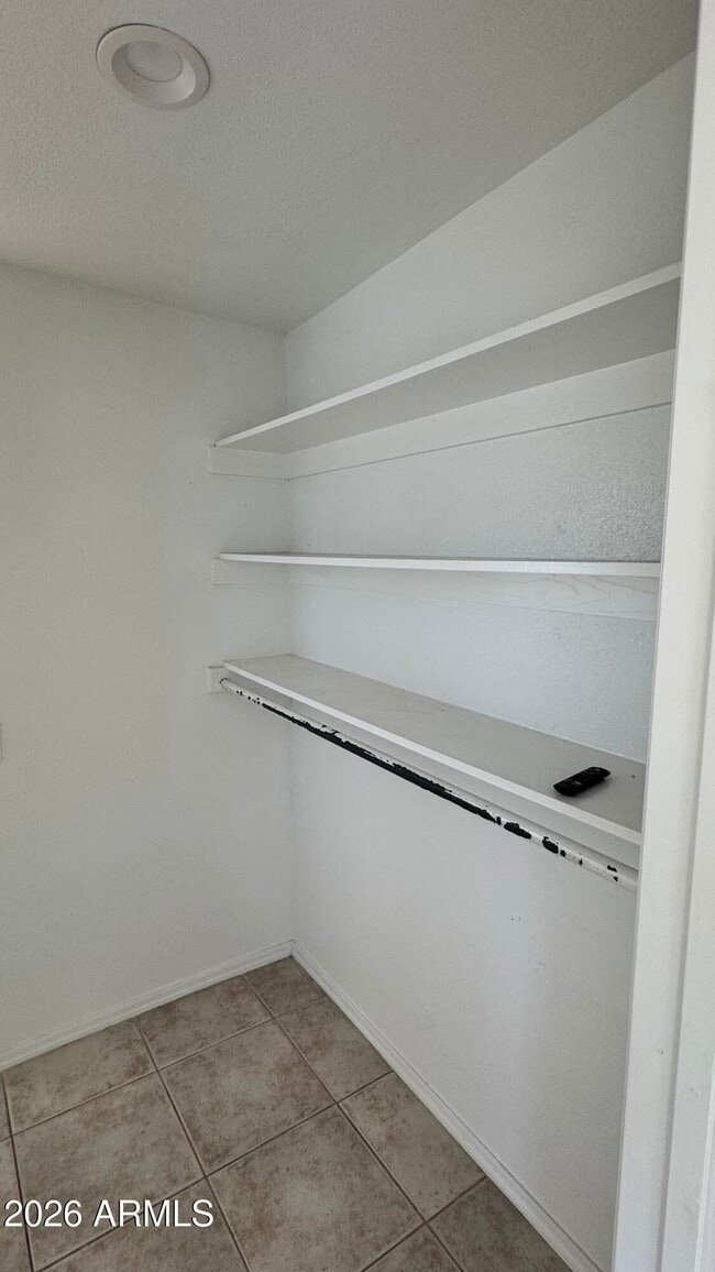 Building Photo - 222 E Southgate Ave