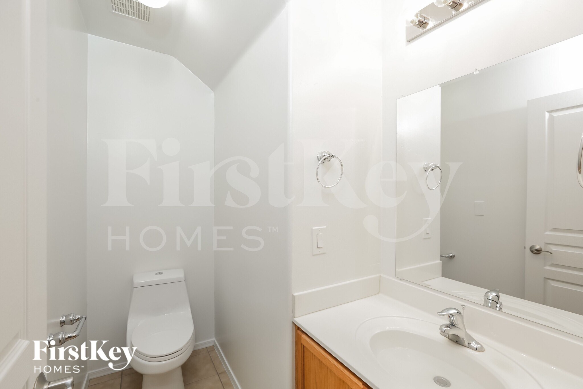 Building Photo - 7803 S 5th Dr