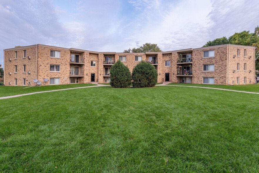 Riverwest Apartments 1075 Waterloo Ave West Saint Paul MN 55118