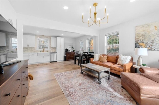 Building Photo - 150 Sweetwater St