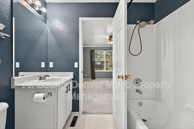 Building Photo - 10203 Vine Ct