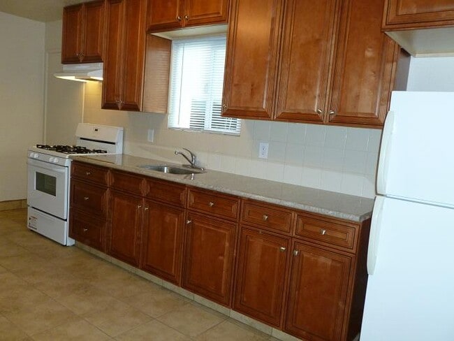 Building Photo - 437 Central Ct