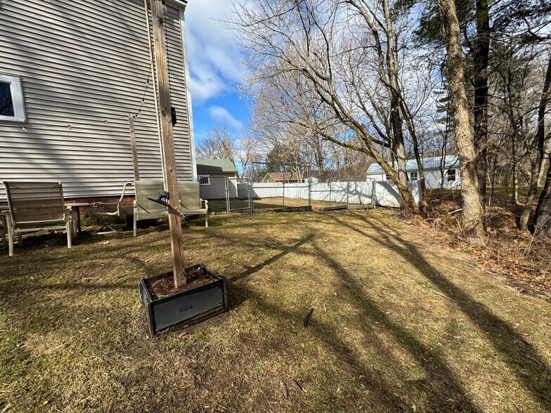 Building Photo - 40 Wilford St