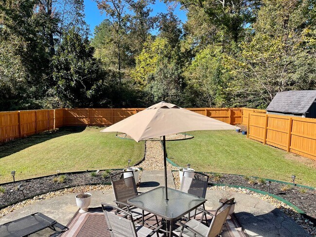 Building Photo - Beautiful newly renovated 3 bedroom 2 bath...