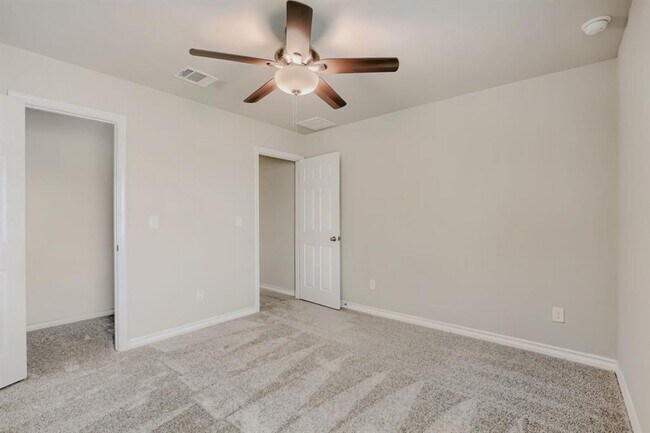 Building Photo - 173 Flexus Ln