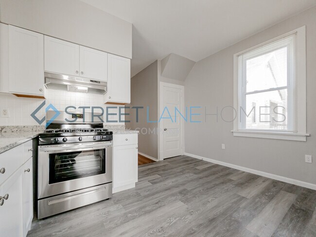 Building Photo - REDUCED!