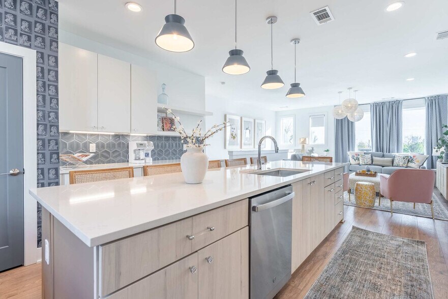 Building Photo - 113 Lucile St