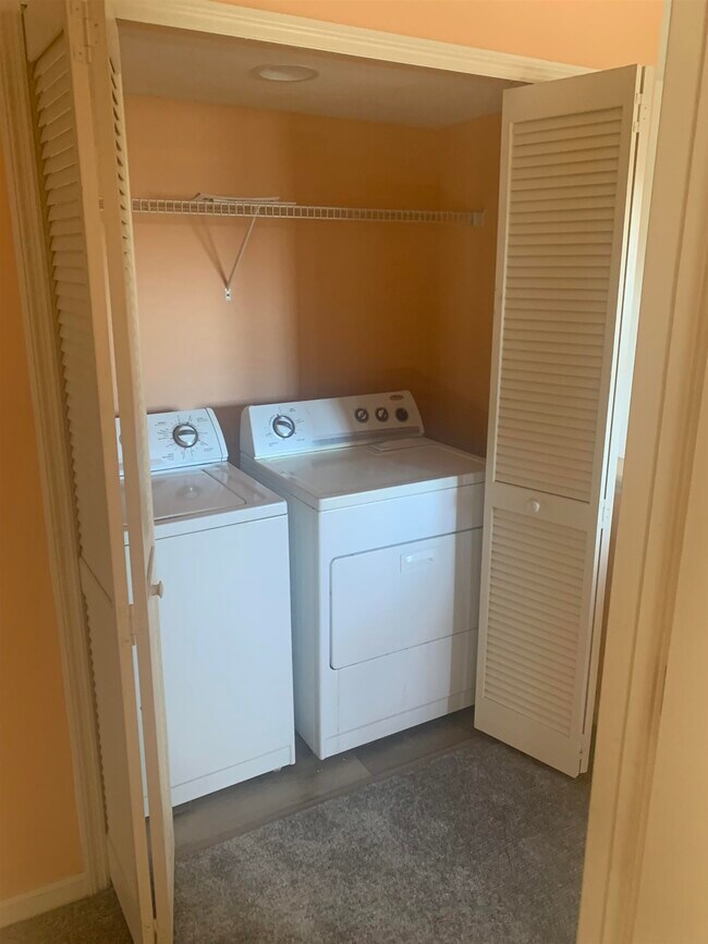 Building Photo - 200 Sienna Pl