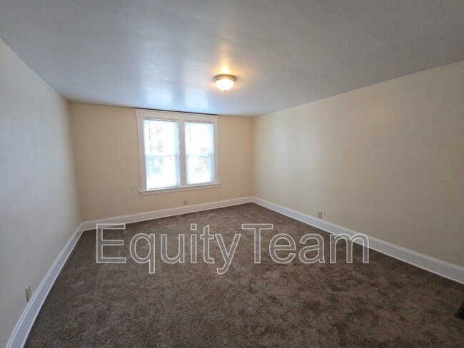 Building Photo - 1716 Cedar Ave